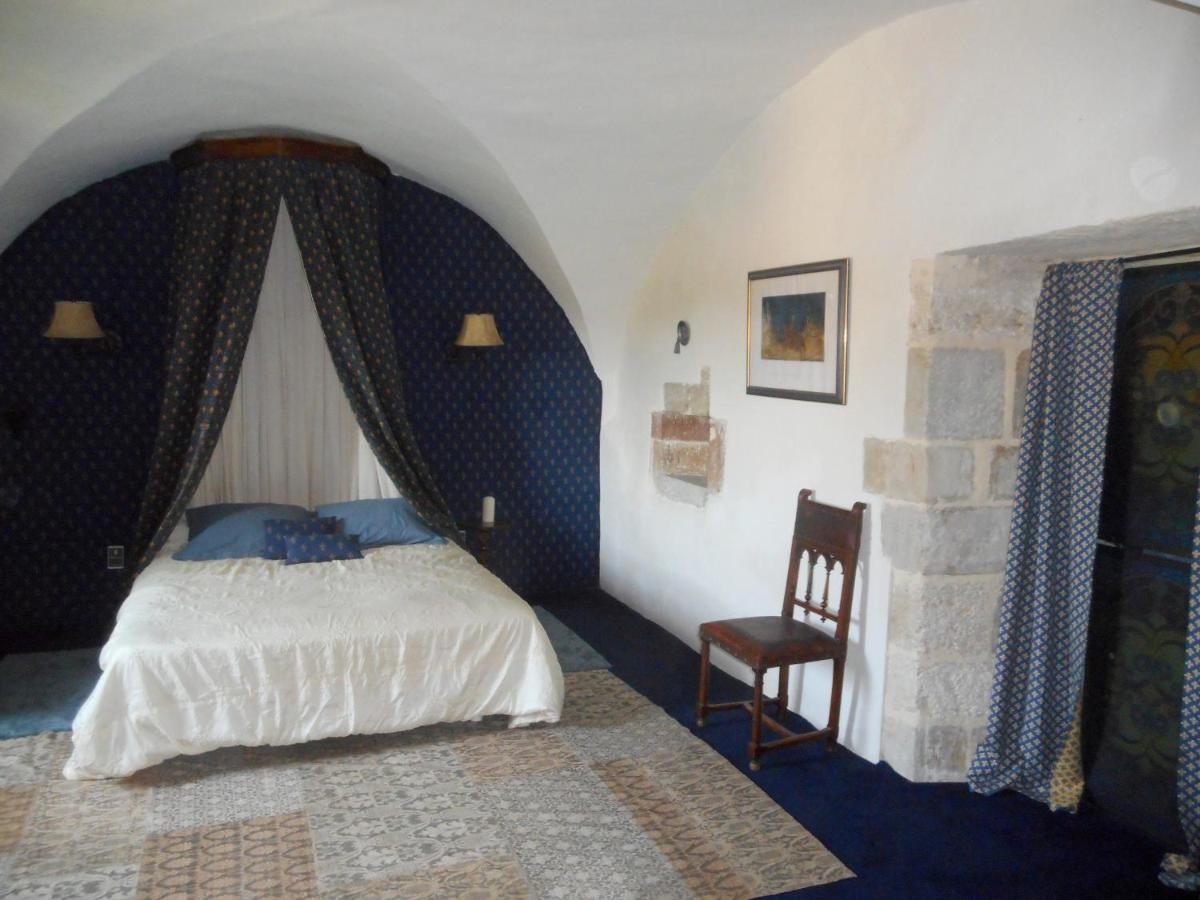 Logis De La Meschaussee, Dans Donjon Du Xie Siecle Canet  Екстериор снимка