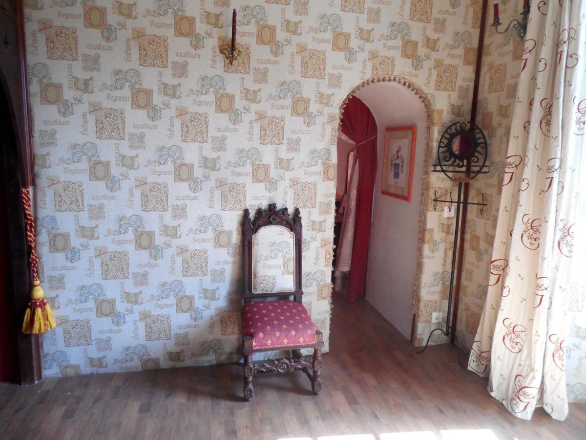 Logis De La Meschaussee, Dans Donjon Du Xie Siecle Canet  Екстериор снимка