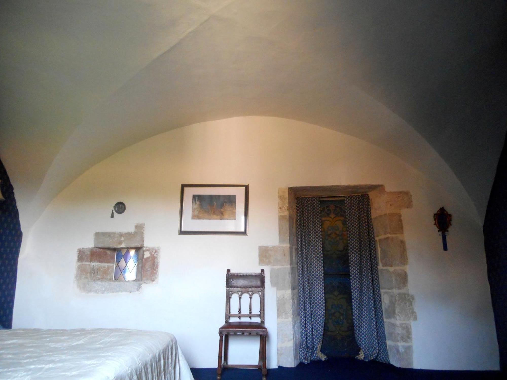 Logis De La Meschaussee, Dans Donjon Du Xie Siecle Canet  Екстериор снимка